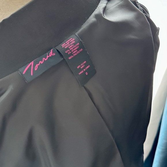 Torrid Black Bolero Jacket - Chic & Versatile Layering Piece | Plus Size Fashion - Picture 4 of 4